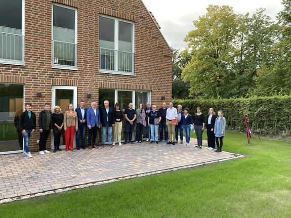 Mitglieder des Jugendhilfeausschusses besichtigten den Neubau